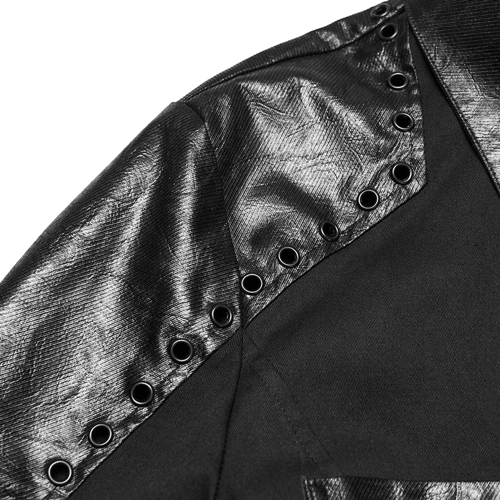 Nahaufnahme gothic hemd schulter rüstungs-detail zeigt glänzend textur kunstleder material mit metallniete grommet ösenausstattung trim