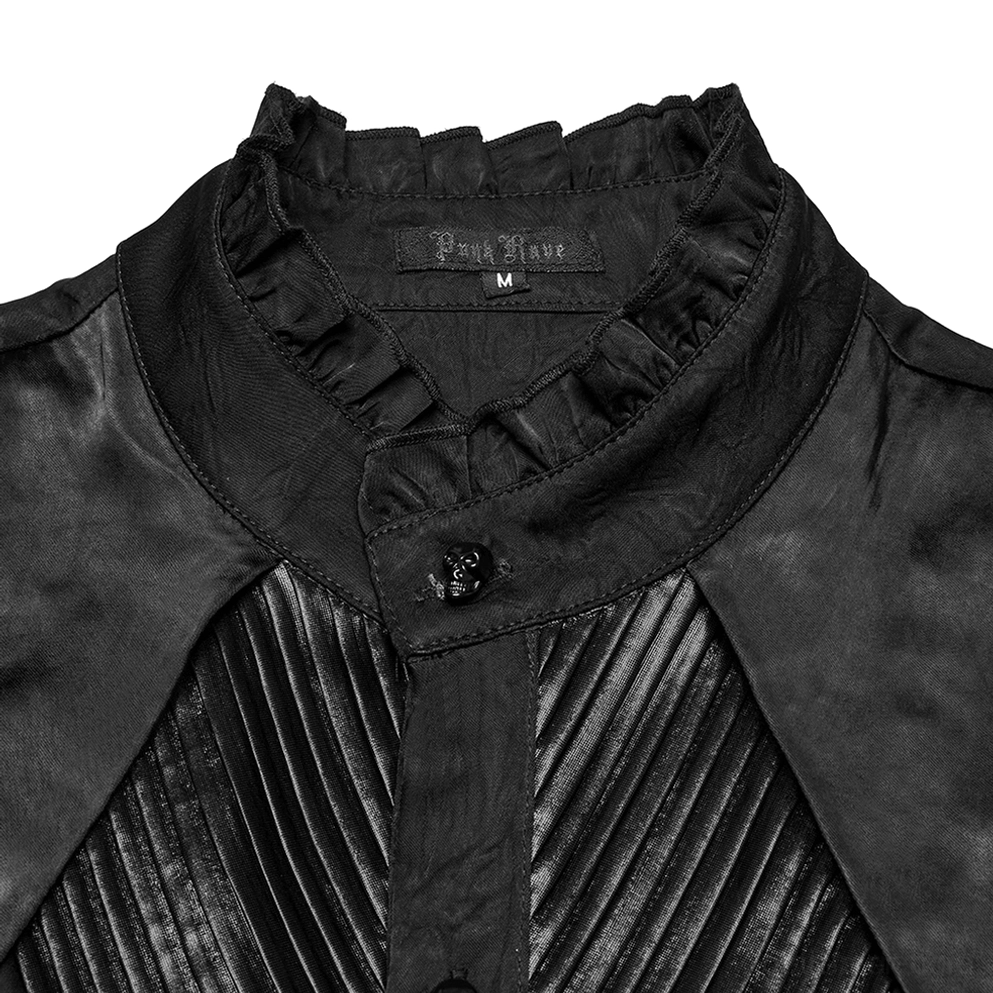 Schwarzes Gothic Hemd Stehkragen Nahaufnahme von oben mit schädelförmigem Knopf und gotischer Steilung