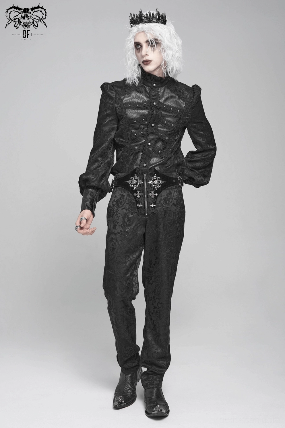 Gothic-Hemd Taille-Detail Slim-Fit Schneiderei schwarzes Herrenhemd Vorderseite maßgeschneiderter Schnitt