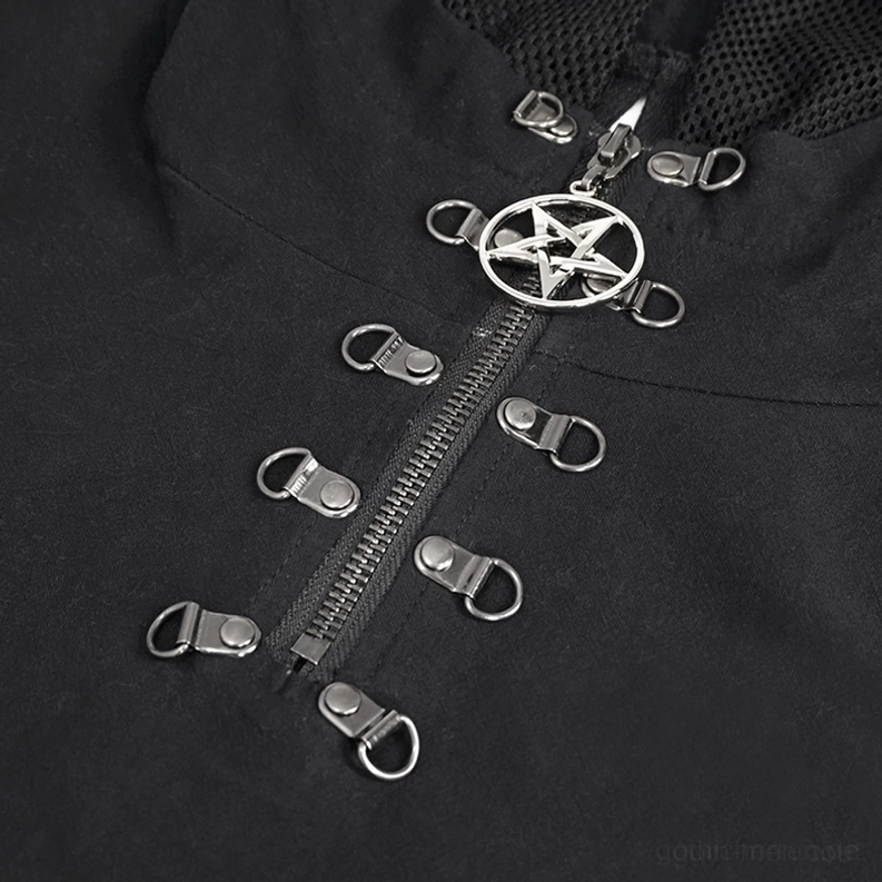 Nahaufnahme Detail schwarzes Gothic Hoodie zeigt Pentagram Lace-Up Front Panel und Netz-Tasche Konstruktion und Verarbeitung