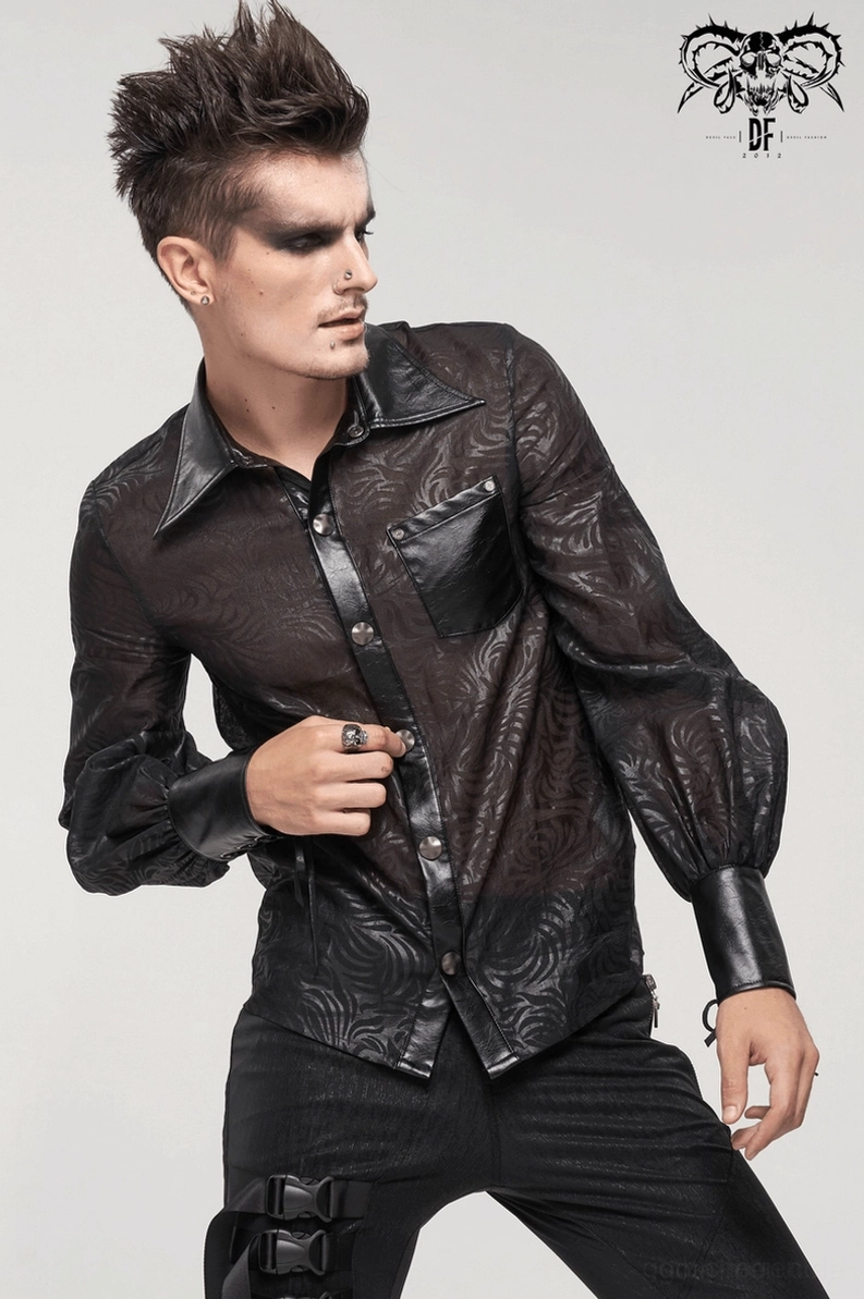 Schwarzes gotisches transparentes Jacquard-Hemd Styling-Komposition zeigend durchsichtigen Stoff, PU-Leder-Akzente und Alternative-Fashion-Ästhetik