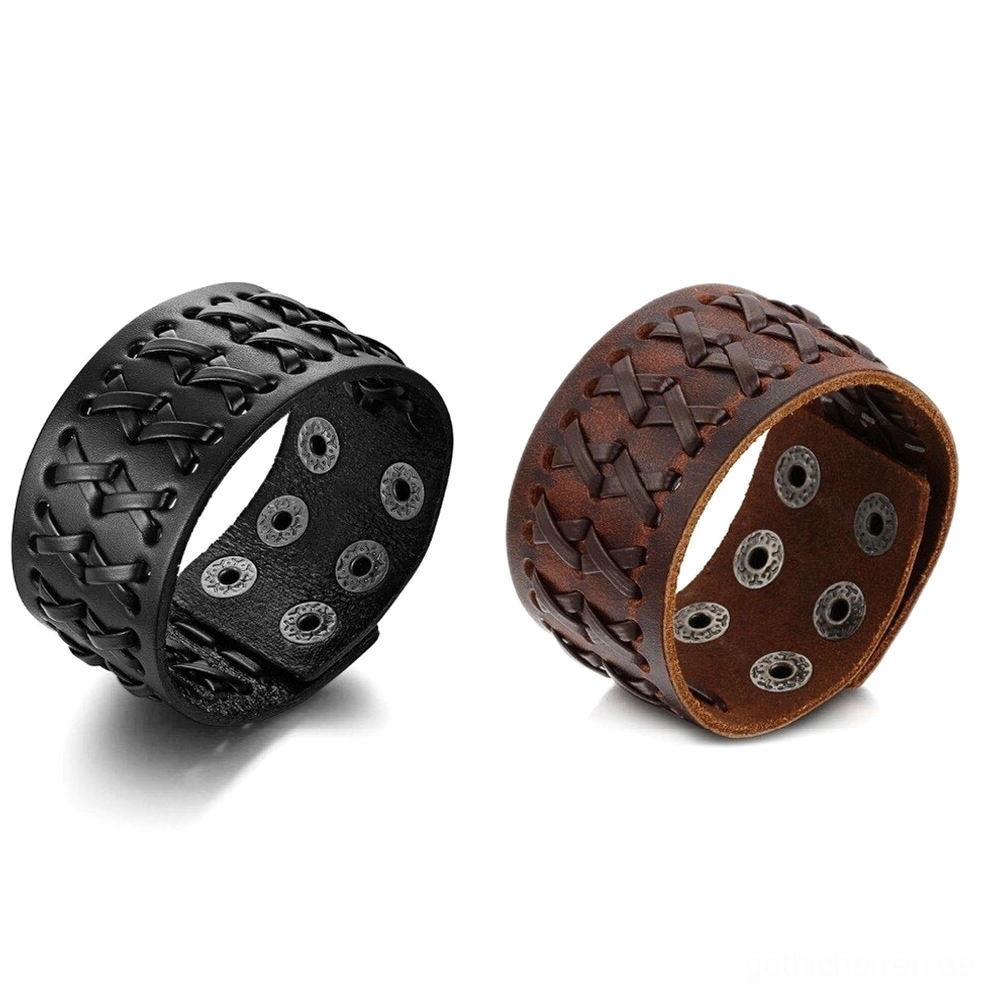 Schwarzes geflochtenes Leder Gothic Armband Draufsicht mit intricate Kreuzflechtmuster und Metalldruckknöpfen, Texturdetail Close-up