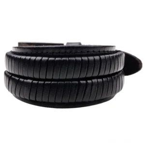 Schwarzes Leder Armband Herren Gothic mit botanischer Prägung, doppellagige Struktur, Metallstifte-Schnalle, Vorderansicht von oben
