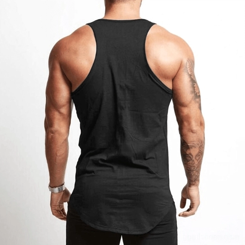 Schwarzes Gothic Herren Muskelshirt ärmellos, Rückenansicht mit markanter Racerback-Konstruktion, Schulterblatthebung sichtbar, athletisches Gothic-Tank-Top