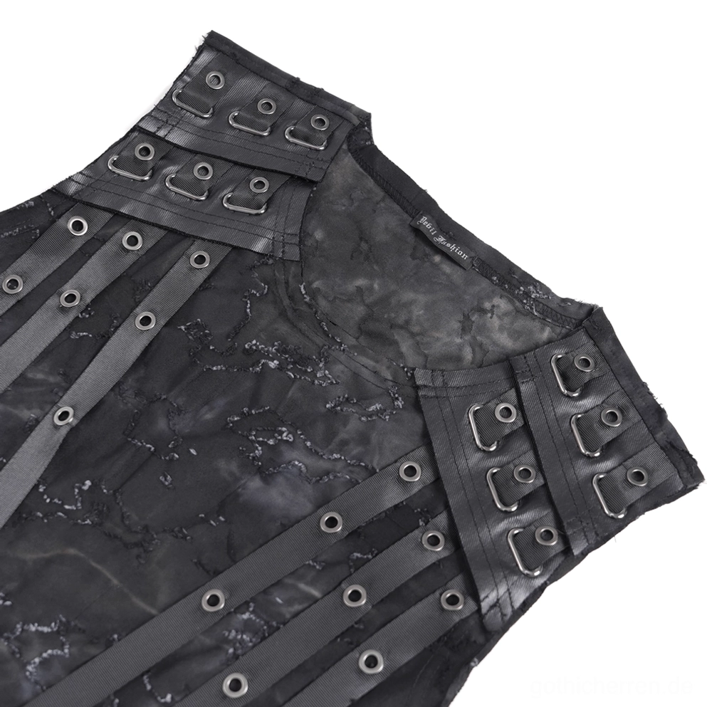 Nahaufnahme Schultergurt-Detail Metallnieten auf Kunstleder Ösen-Träger des schwarzen zerrissenen Gothic Muskelshirts