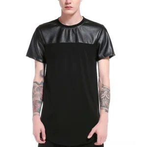 Schwarzes Gothic-Patchwork-Leder-T-Shirt Herren mit Kunstleder-Schulter- und Ärmel-Panels Frontansicht Streetwear Alternative