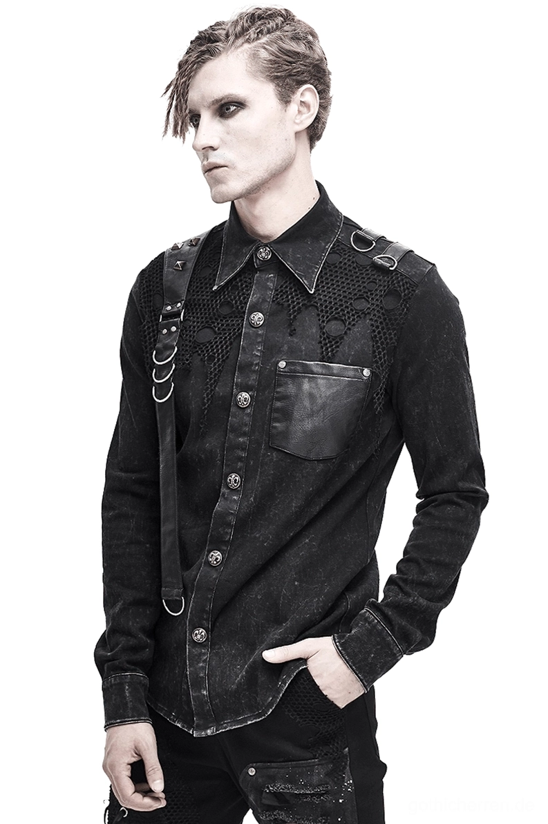 Schwarzes Gothic-Punk-Hemd mit zerrissenen Mesh-Panels und PU-Ledergurten an männlichem Modell, Vorderansicht zeigt Metallzubehör und Distressing-Details
