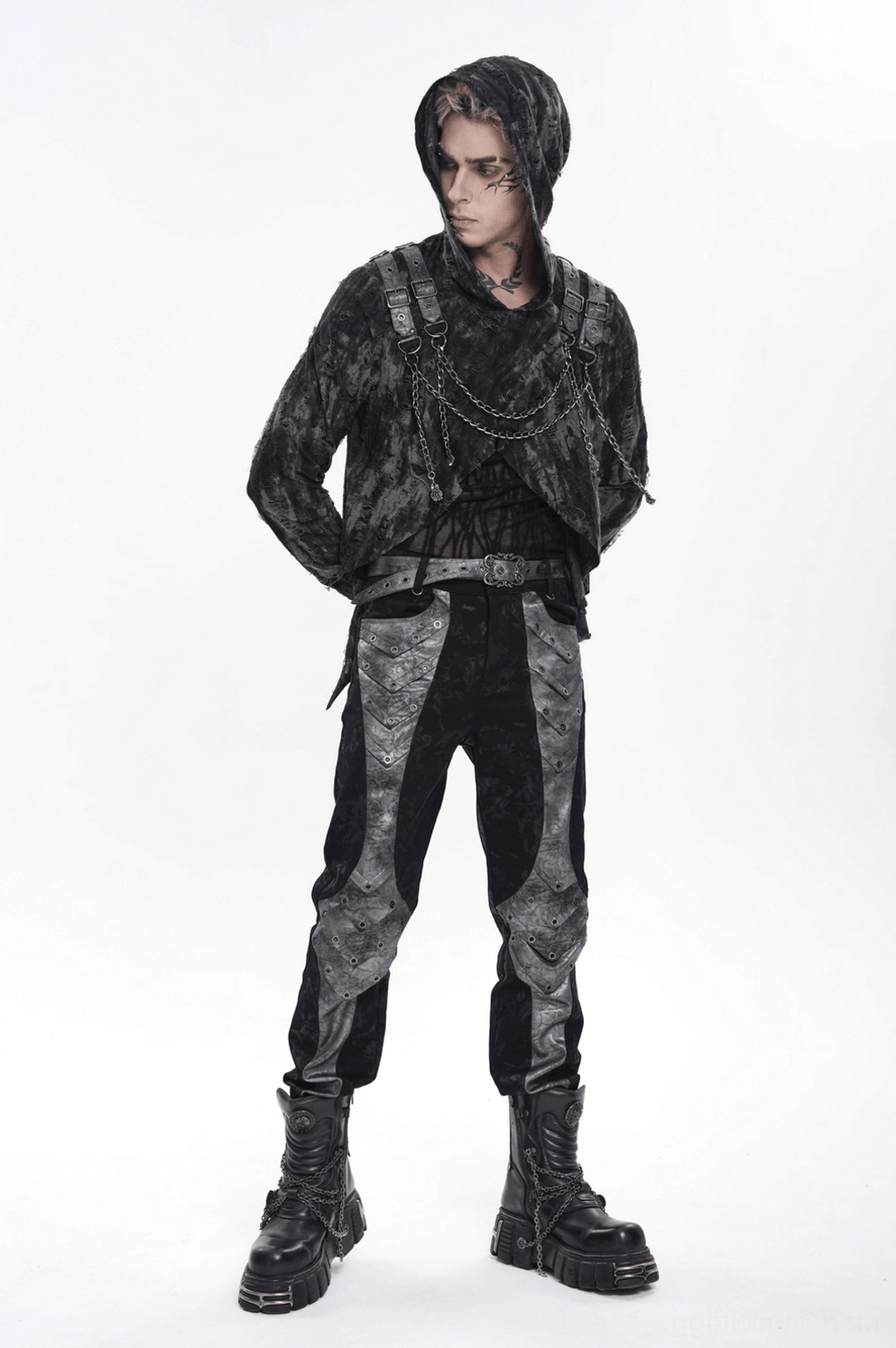Schwarzes Gothic-Punk hooded top mit geschichtetem Mesh und Metallketten-Details in Frontansicht-Display