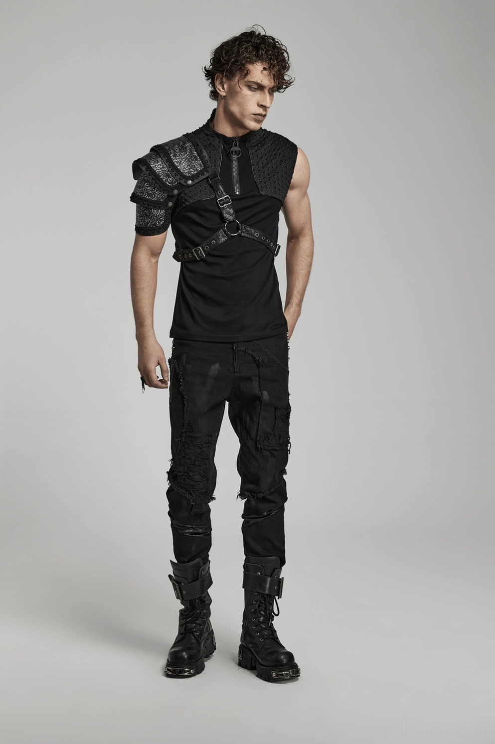 Schwarzes Gothic Schulter-Harness mit flexiblen Druckknopf-Segmenten und industriellem Metallhardware-Design