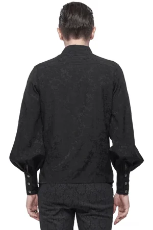 Schwarzes gotisches Spitzen-Rüschen-Hemd mit Laternärmeln, Rückansicht zeigt Jacquard-Textur und Barrel-Cuff-Knöpfe auf männlichem Model