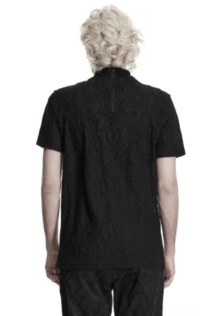 Schwarzes Gothic-Spitzen-Shirt Rückansicht: zentraler exponierter Metallreißverschluss, figurbetonter Schnitt, komplette Blumenesspitze-Rückseite, männliches Model im Studio