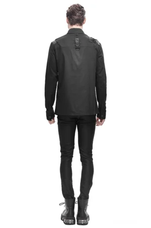 Schwarzes Gothic Tactical Hemd Rückansicht mit Harness-Schnallen-System und taktischen Details, stylet mit Combat-Boots und schwarzer Hose für urbanen Look