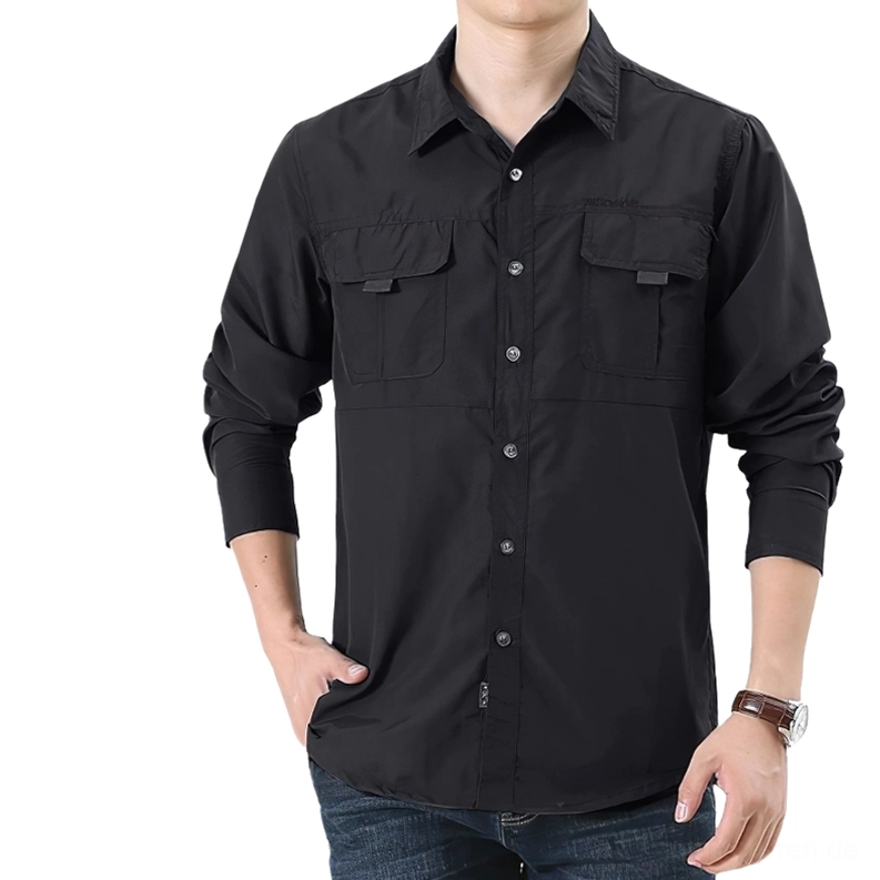 Schwarzes gotisches Utility-Hemd Frontansicht mit dualen Brusttaschen und Turn-Down-Kragen auf männlichem Modell, zeigt strukturierte Baumwoll-Broadcloth-Webstruktur und taktische Design-Details