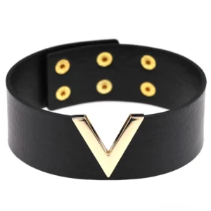 Schwarzes Leder V-Choker Halsband mit Gold Metallakzent – Gothic Punk Collar Frontalansicht Produktfoto