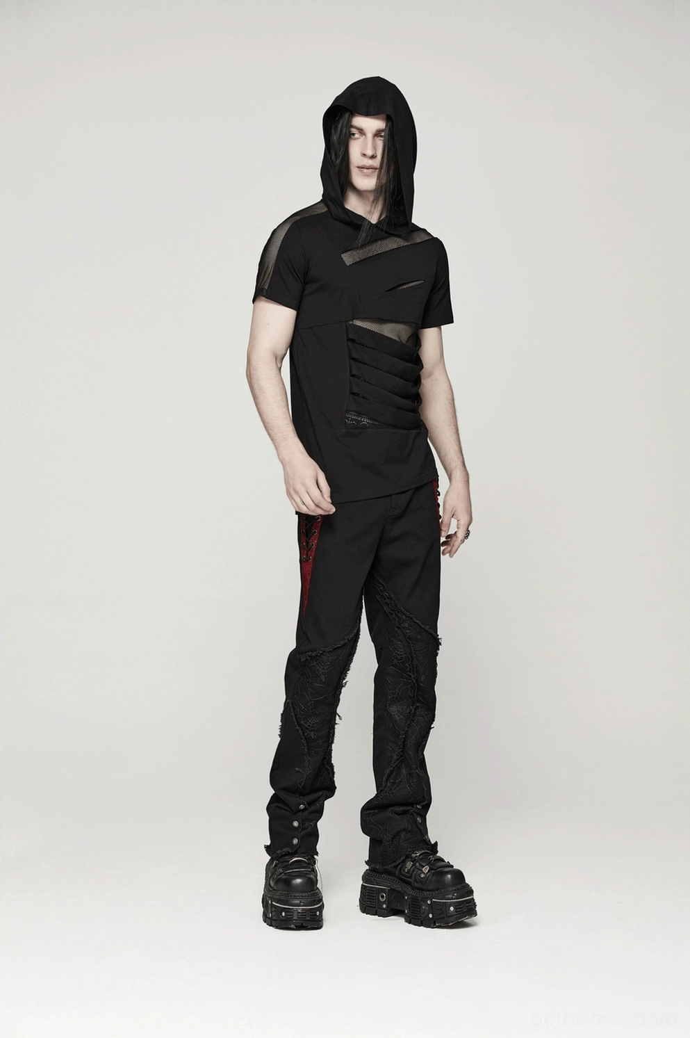 Schwarzes Mesh-Gothic-Kapuzen-T-Shirt Ärmel-Detail mit Mesh-Ausschnitte auf kurzen Ärmeln, Kapuzen-Verbindung und strukturierte Elemente