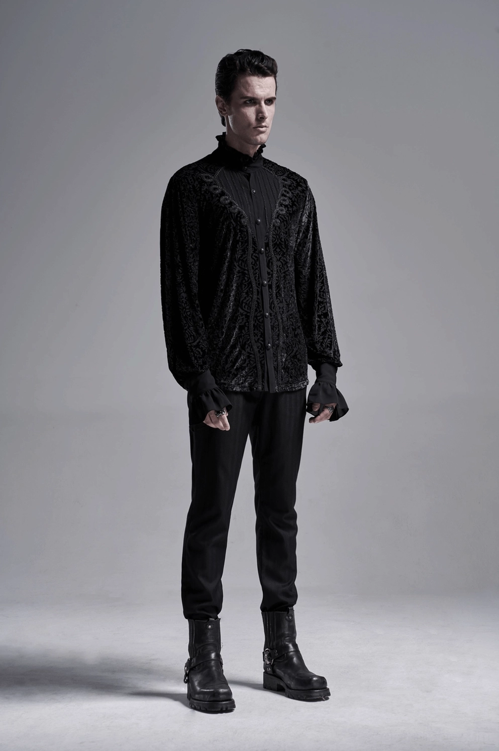 Schwarzes Samt-Gothic Hemd Styling-Anleitung Ratgeber, vollständige Outfit-Referenz mit gothic Accessoires und Renaissance-Damast-Design
