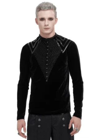 Schwarzes Samtvelours Gothic Langarmhemd mit Lederchevron-Trims auf männlichem Model von vorne - schlank geschnittenes schwarzes gothisches Hemd mit dekorativer Metallknopfleiste und hochstehendem Kragen zur vollständigen Vorderansicht