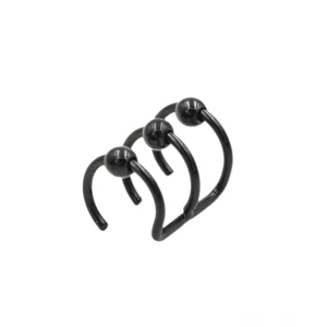 Schwarzes Triple-Hoop-Gothic-Nasenpiercing aus poliertem Edelstahl, Aufsicht-Flachaufnahme mit verbundenem gekrümmtem Hoop-Design und Kugelenden
