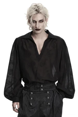 Schwarzes viktorianisches Gothic-Hemd mit Paisley-Stickerei und Ballonärmeln - Vorderansicht am Model getragen, mit tiefem V-Ausschnitt und durchgehender Ornament-Stickerei auf transparentem Stoff