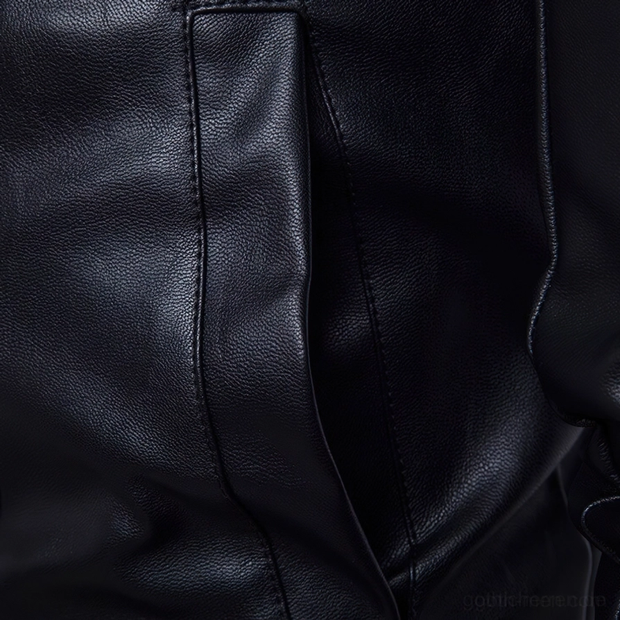 Seitenpanel-Detail der schwarzen PU-Kunstleder-Jacke mit glatter Materialstruktur und sauberer Nahtarbeit