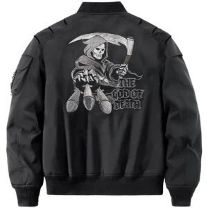 Sensenmann Gothic Bomber Jacke Rückansicht mit großformatiger Tod Stickerei und silbernen Lettern THE GOD OF DEATH Dekoration vollständige Ansicht