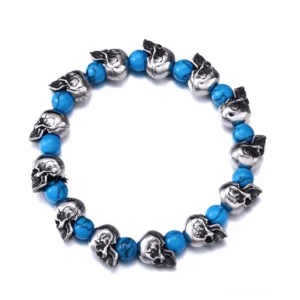 Silber Schädel Elastik Armband Gothic mit blauen Steinperlen, Draufsicht Flachaufnahme auf weißem Hintergrund, Unisex Punk Schmuck
