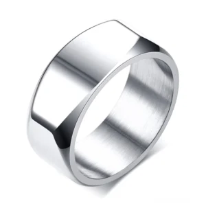 Silberner polierter Edelstahl Gothic Ring mit gebürsteter Innenfläche und hochglänzendem Finish, architektonisches minimalistisches Design, Drei-Viertel-Seitenansicht auf weißem Hintergrund
