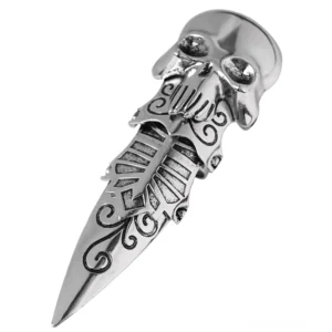 Silberner gotischer Totenkopf-Krallen-Panzerring – Draufsicht-Flachlage mit aufwändigen Rankengravuren und artikuliertem spitzem Gelenkdesign