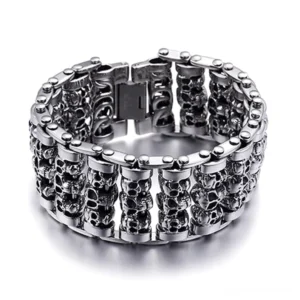 Silbernes Gothic-Totenkopf-Kettenarmband für Herren mit gestapelten Schädel-Gliedern, Draufsicht Flachlage, 316L Edelstahl Membranverschluss