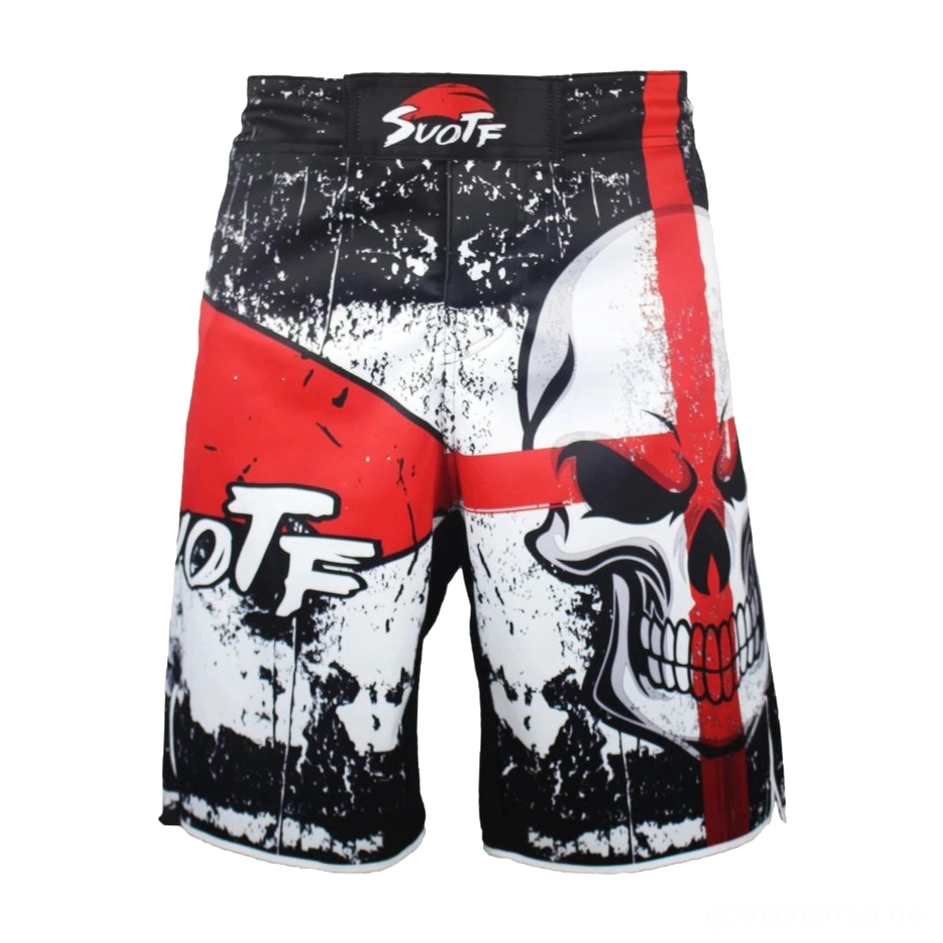 Frontzentrierte flache Ansicht der schwarzen Athletik-Shorts mit klassischem kühnem rotem Totenkopf-Kreuz-Motiv auf abgenutztem Stoff mit Distressed-Details