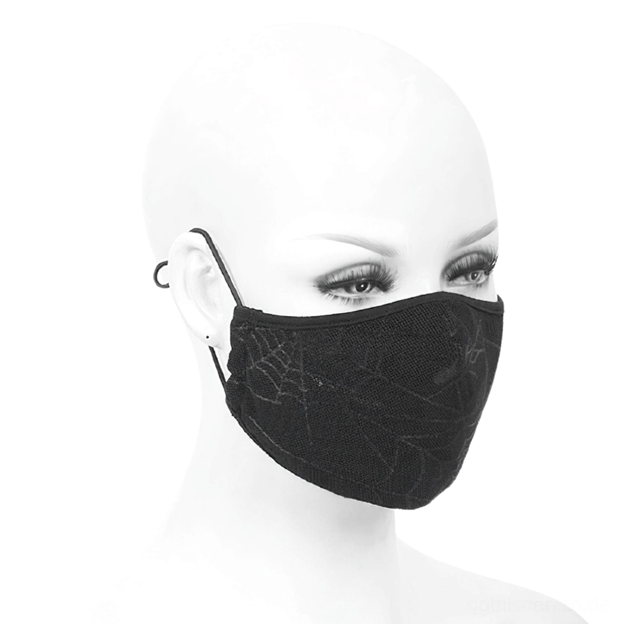 Konturierte schwarze Spinnennetz-Gothic-Maske auf glattem Schaufensterkopf, linke Profilansicht zeigt angepassten Sitz und Stoffstruktur