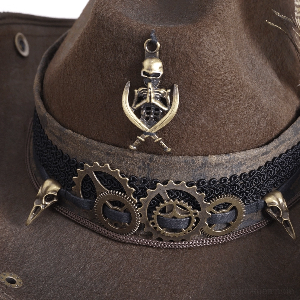 Steampunk Gothic Cowboyhut Flatlayansicht von oben mit sichtbaren Messingzahnrädern und Federndetails auf weißem Hintergrund