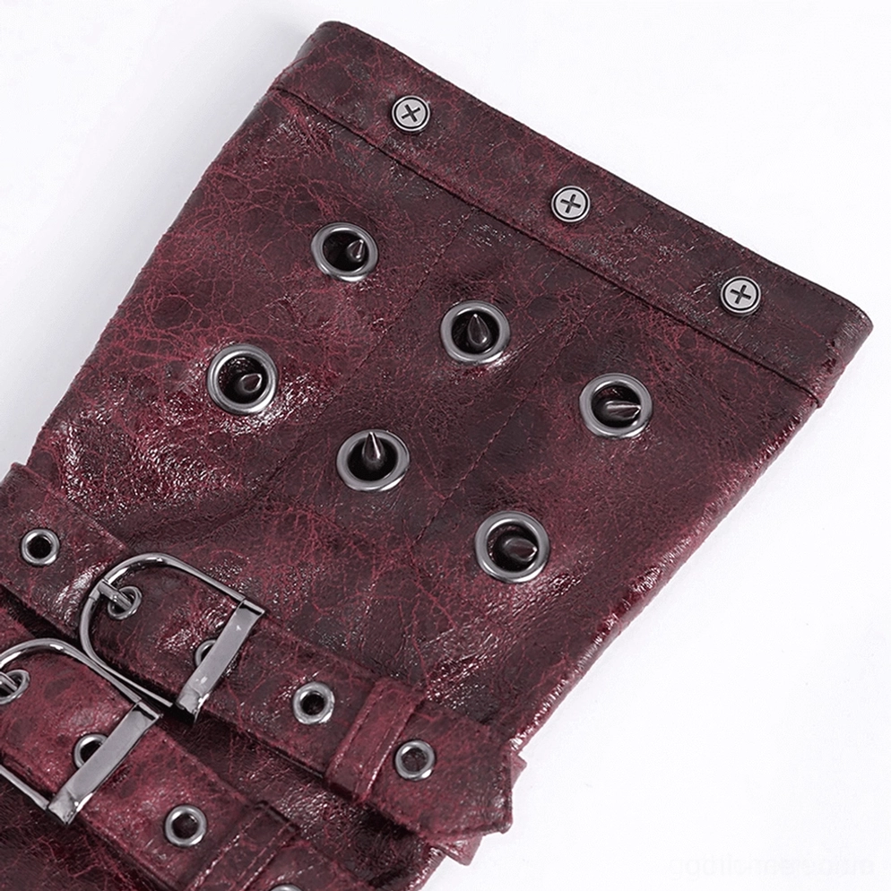 Makro-detail-aufnahme steampunk-gothic handschuhe mit metallösen, industrielle schnallen-verschlüsse und burgundy kunstleder-handwerk