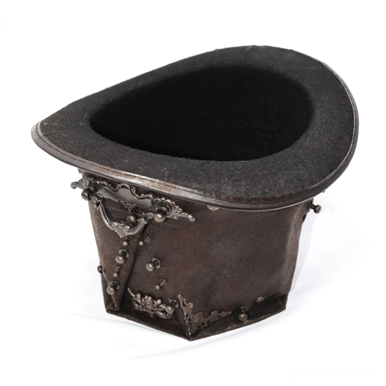 Steampunk-Zylinder Rückansicht aus niedriger Perspektive zeigt dunkles Innengewebe-Futter, ornamentale Metallverzierungen und Nieten-Konstruktionsdetails
