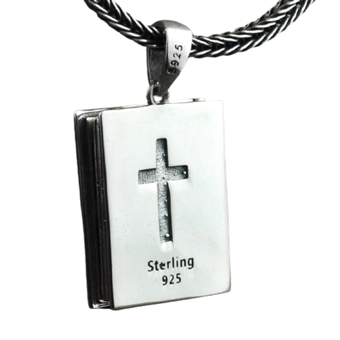 Frontale Flachansicht Sterling-Silber religiöser Bibel-Medaillon-Anhänger mit erhabenem Kreuz und 925er Silber-Hallmarke, gotische Handwerkskunst