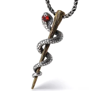 Sterling Silber Cobra Staff Anhänger mit rotem Rubin-Auge auf weißem Hintergrund - Gothic Schlangenschmuck Premium Sterlingsilber