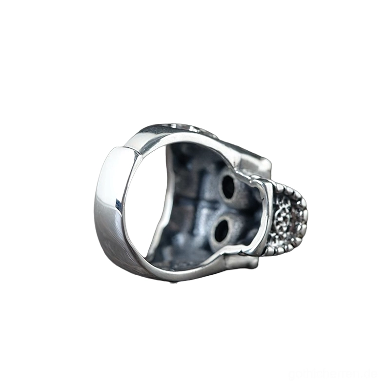 Sterling Silber Gothic Ring innere Bandgravur mit Muster und poliertem Finish, zeigt die versteckte Raffinesse und handwerkliche Qualität des Schädel-Rings