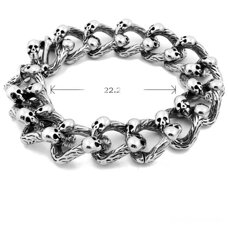 Gotisches Punk-Totenkopf-Kettenarmband Draufsicht mit Messung 22,2 cm Länge zeigt dichte Totenkopf-Dekoration auf Panzerkettenkonstruktion Vintage-Silber