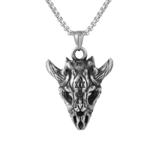 Totenkopf-Halskette Anhänger mit Edelstahl-Box-Kette zeigt dreidimensionale Form und oxidierte Metalltextur Gothic Schmuck