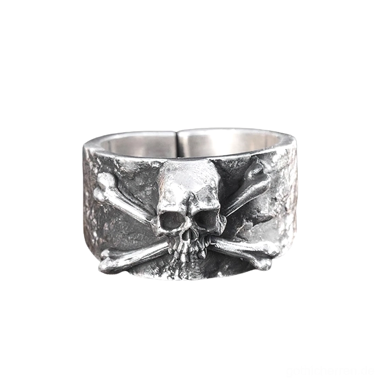 Verstellbarer Totenkopf-Silberring Gothic mit gehämmerter Textur – Frontansicht Flachlage zeigt strukturiertes Banddesign und 3D Totenkopf mit Knochen