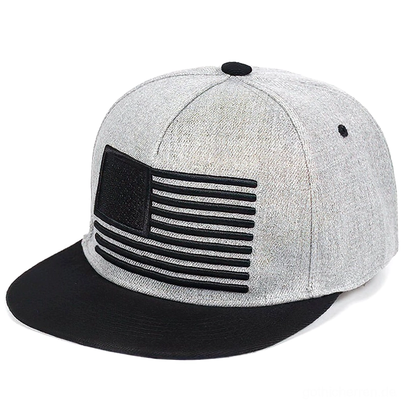 Zweifarbige Gothic Snapback Kappe mit graumelierter Krone und schwarzer Krempe, tonal gesticktes American Flag Motiv, elegante Farbkombination Alternative Style