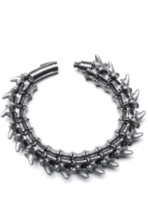 Vertebra Spike Metall-Armmanschette von oben – dunkles Silber mit geöffnetem Verschluss und segmentierter Wirbelsäulenstruktur