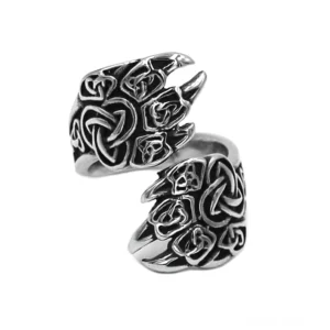 Wikinger-Bärenkralle Celtic Knot Edelstahl-Ring – Draufsicht schräg mit detailliertem doppeltem Krallenentwurf, gravierten keltischen Knotenmuster und antikem Silberfinish