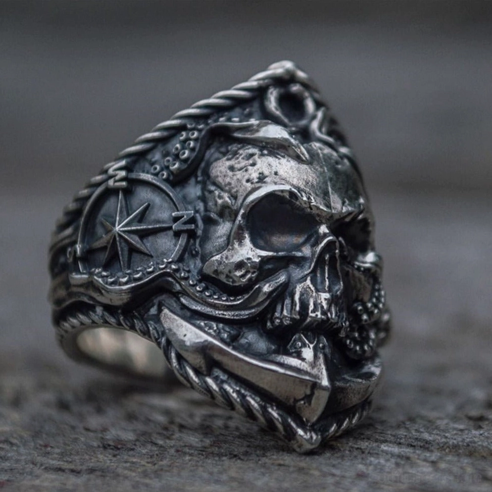 Vintage Gothic Schädel Anker Kompass Biker Ring auf strukturierter oberfläche, komplettes design showcase verwitterte optik