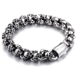 Vintage silbernes Edelstahl Gothic Totenschädel-Armband mit detailliertem Schädel-Kettendesign, polierter Verschlussmechanismus, antikoptik Finish