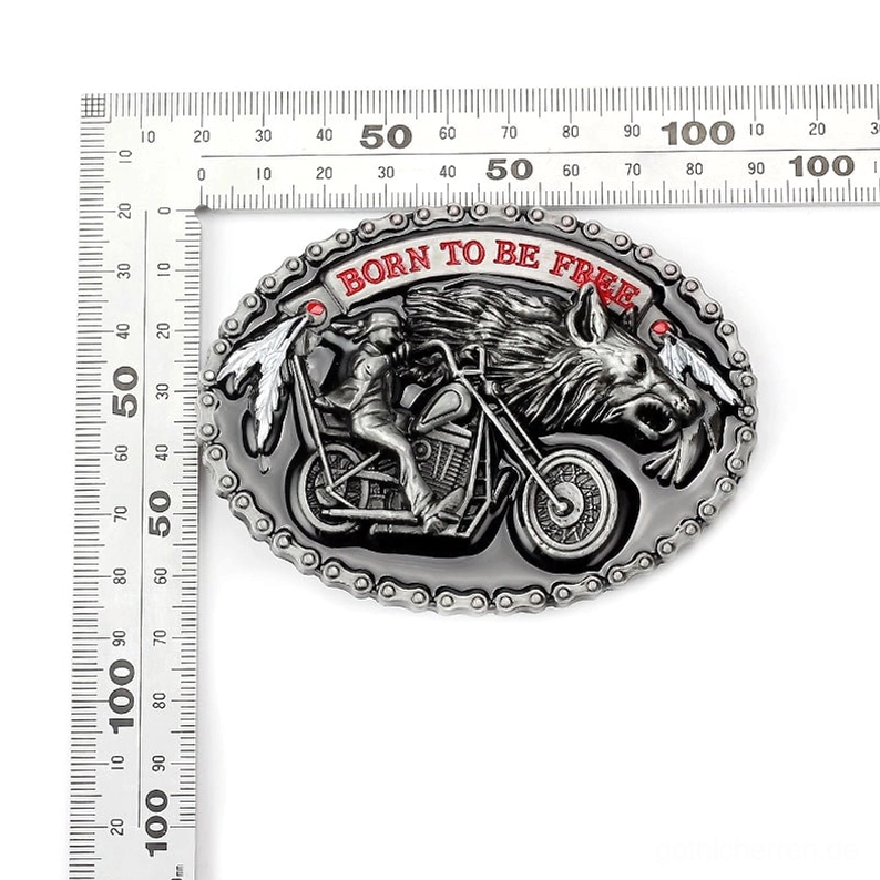 Born to Be Free Gürtelschnalle mit Messstab zeigt echte Größenabmessungen und Details für gothic Motorrad-Enthusiasten, Vintage Biker Wolf Schnalle Größenvergleich
