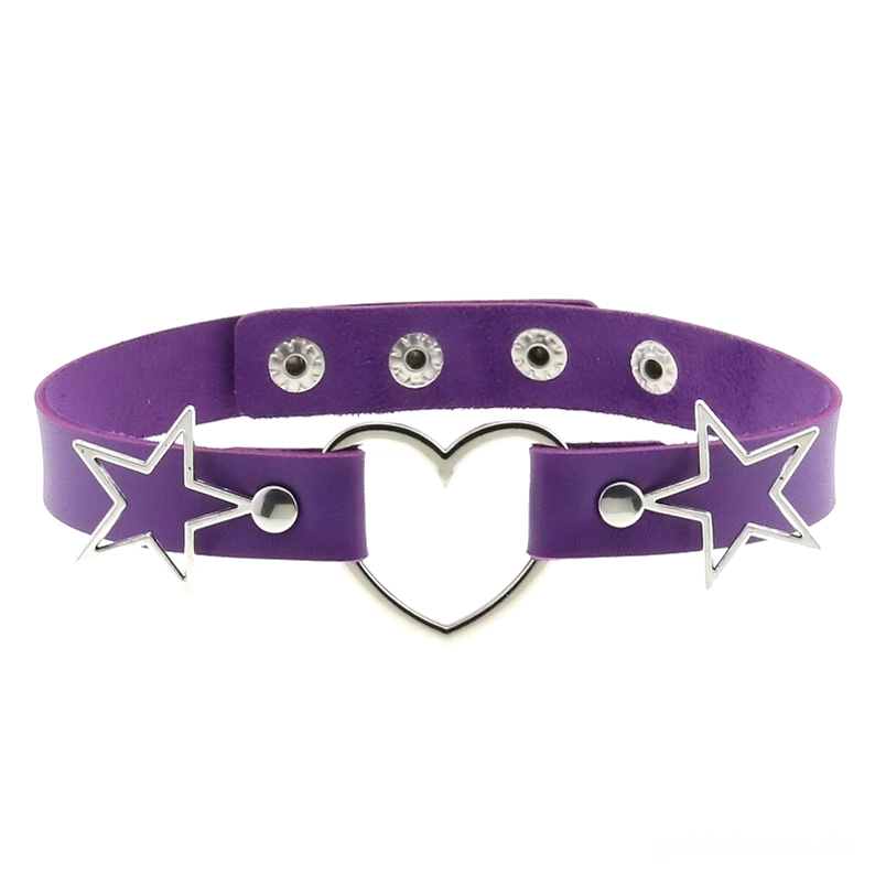 Violettes Leder Choker Halsband mit silbernen Herz- und Stern-Dekoelementen, Flatlay-Produktfotografie für Gothic Style Schmuck und Accessoires