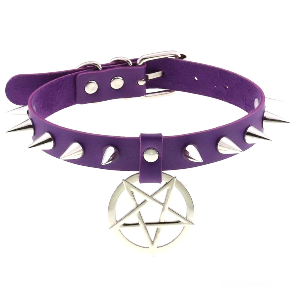 Tiefviolett Spike Choker mit Pentagram Charm und silbernen Metallnieten – Okkulte Ästhetik Gothic Halsband mit königlicher Ausstrahlung
