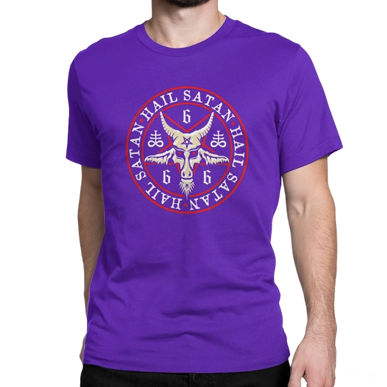 Violettes okkultes Pentagramm-T-Shirt auf Model – mystische Baphomet-Symbolik und Dark-Fashion-Statement