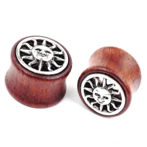Mehrere Größen von weinroten Holz-Flesh-Tunneln mit Sonnenemblem gothic Körperschmuck-Kollektion Größenvergleich Bambus